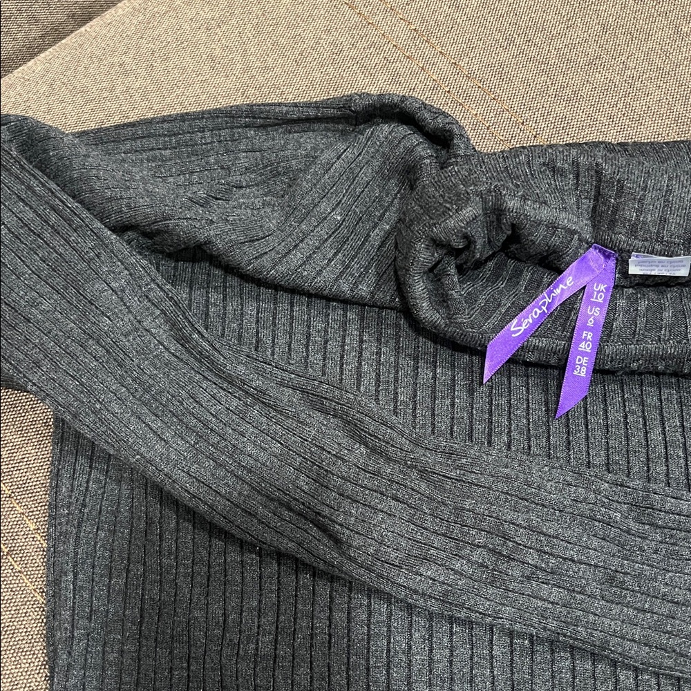 Gray Ribbed Turtleneck Sweater. Crop top style - Picture 2 of 2